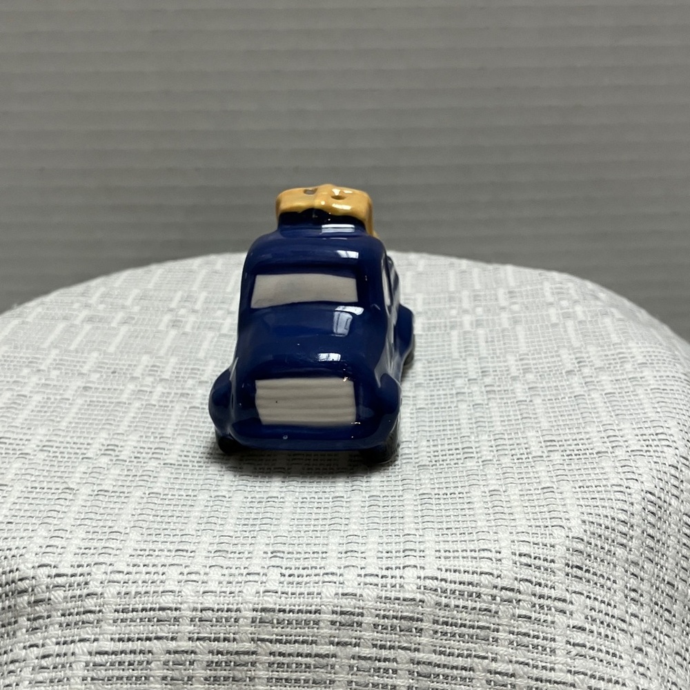 Blue Truck and Camper Salt and Pepper Shakers - Picture 5 of 9